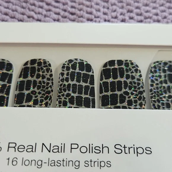 Color Street Hiss And Make Up - Picture 3 of 3